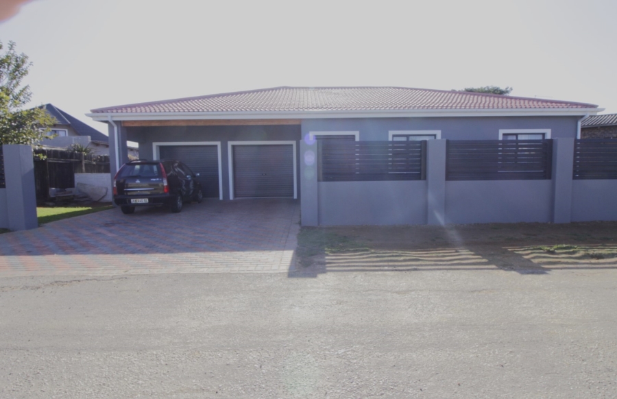 3 Bedroom Property for Sale in Wavecrest Eastern Cape